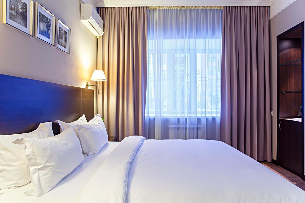 Red Village Hotel Astana Eksteriør billede