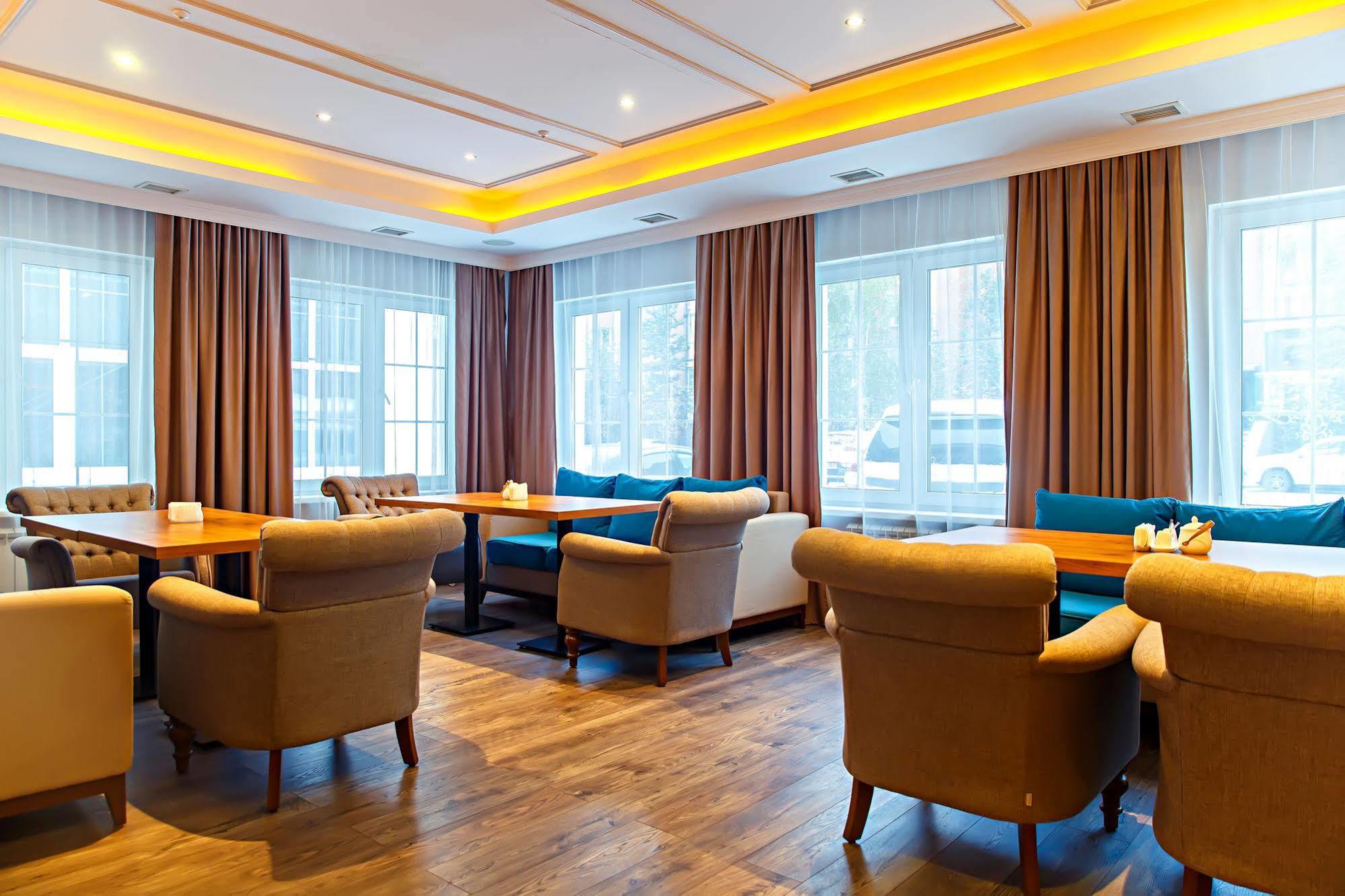 Red Village Hotel Astana Eksteriør billede